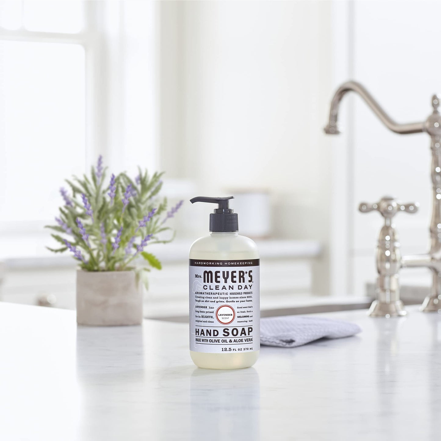 Mrs. Meyer's Clean Day Liquid Hand Soap, Cruelty Free & Biodegradable Hand Wash Formula Made with Essential Oils, Lavender Scent, 370 ml Bottles, 4 Pack ๐ All In One Marketplace Canada
