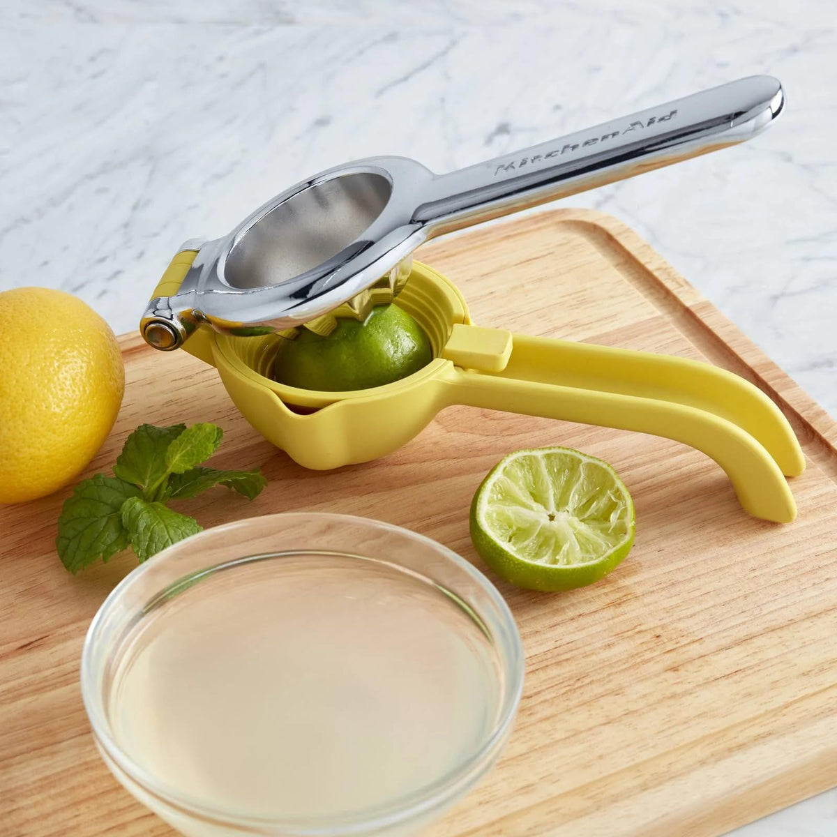 KitchenAid - Citrus Press, Manual Lemon Squeezer Juicer for Lemon, Lime & Orange, Handheld Juicer, Easy Squeeze, Maximum Juice Extraction & Dishwasher Safe ๐ All In One Marketplace Canada