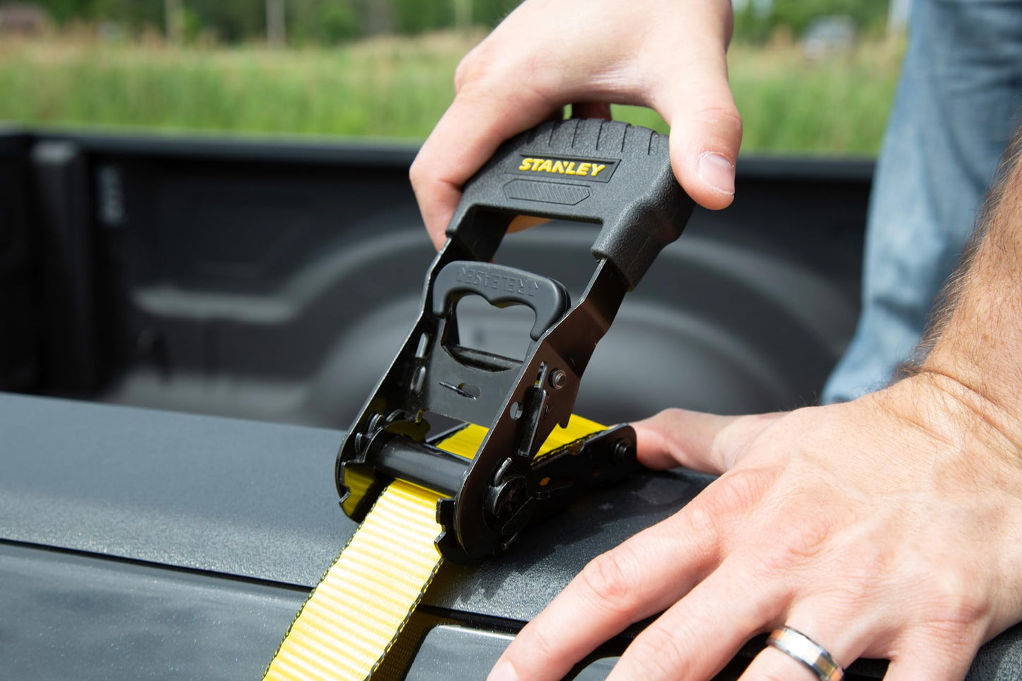 Stanley S1007 Black/Yellow 1.5" x 16' Ratchet Tie Down Straps - Heavy Cargo Securing (3,300 lbs Break Strength), 2 Pack ๐ All In One Marketplace Canada