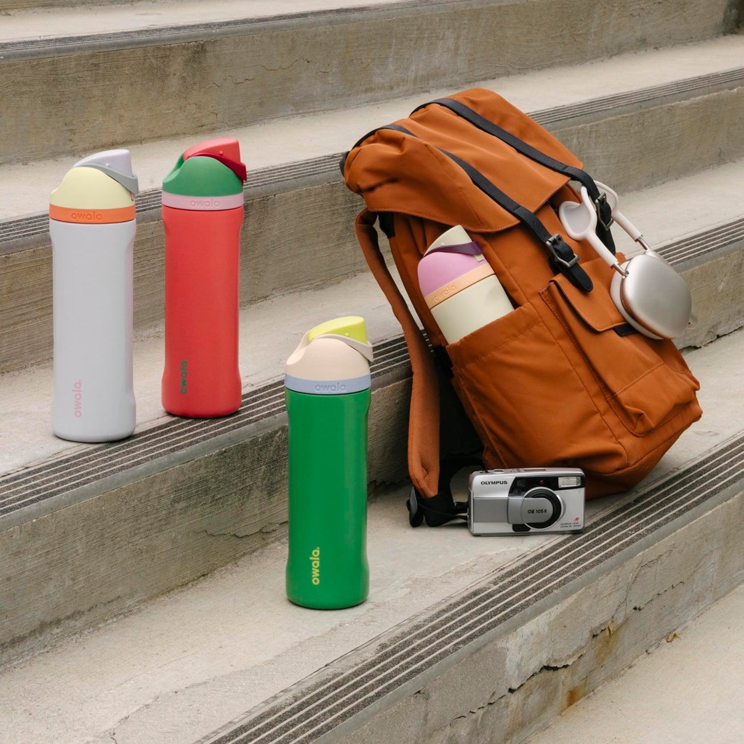 Owala FreeSip Insulated Stainless Steel Water Bottle with Straw for Sports and Travel, BPA-Free, 24-oz, Red/Aqua (Summer Sweetness) ๐ All In One Marketplace Canada