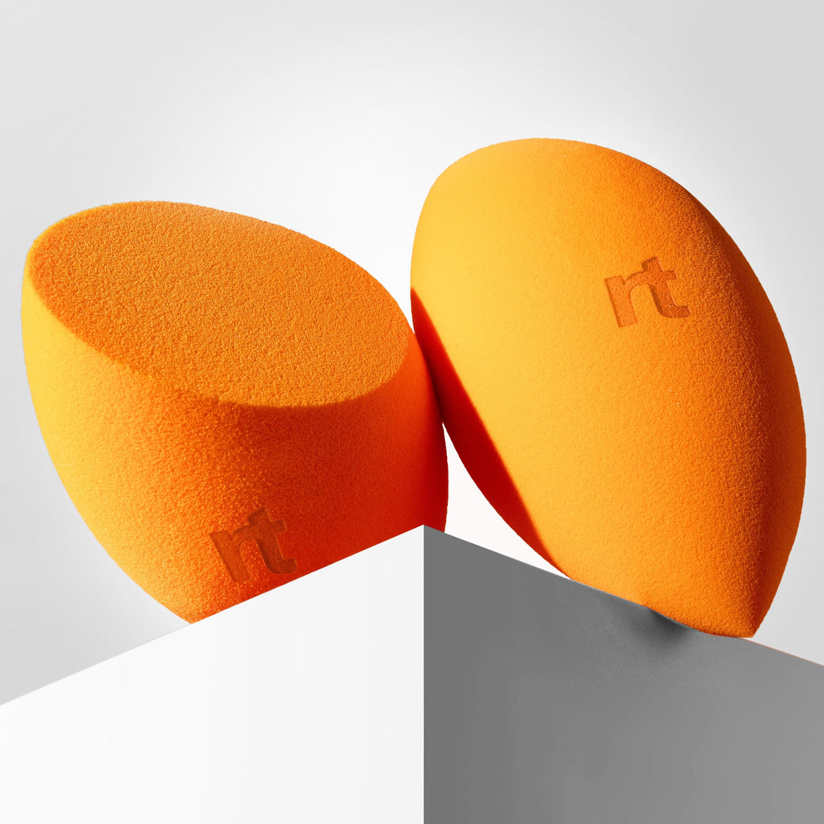 Real Techniques Miracle Complexion Sponge, Makeup Blender for Liquid and Cream Foundation, Full Coverage, Streak-Free Professional Makeup Tool, Cruelty Free, Vegan, Latex Free, 4 Count π All In One Marketplace Canada