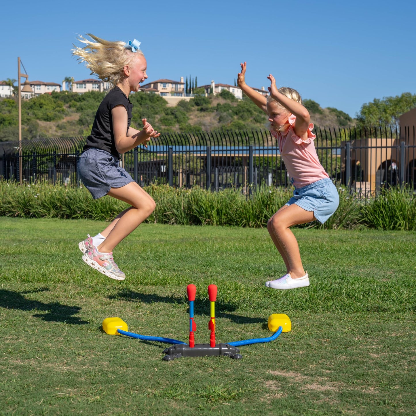 The Original Stomp Rocket Dueling Rockets Launcher, 4 Rockets and Toy Rocket Launcher - Outdoor Rocket STEM Gift for Boys and Girls Ages 6 Years and Up - Great for Outdoor Play π All In One Marketplace Canada