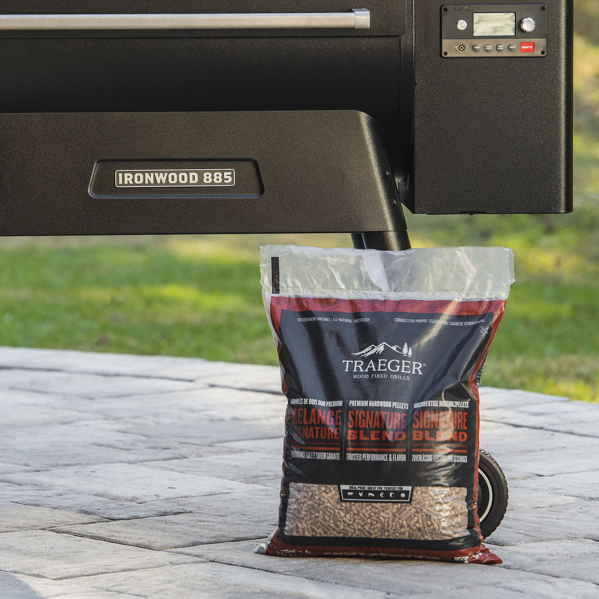 Traeger Grills Signature Blend 100% All-Natural Wood Pellets for Smokers and Pellet Grills. BBQ, Bake, Roast, and Grill, 20 lb. Bag š All In One Marketplace Canada