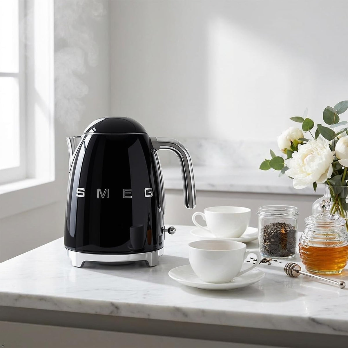 Smeg 50's Retro Style Kettle, 1.7L, 7 Cups, Automatic Shut Off, Black, KLF03BLUS 🍁 All In One Marketplace Canada