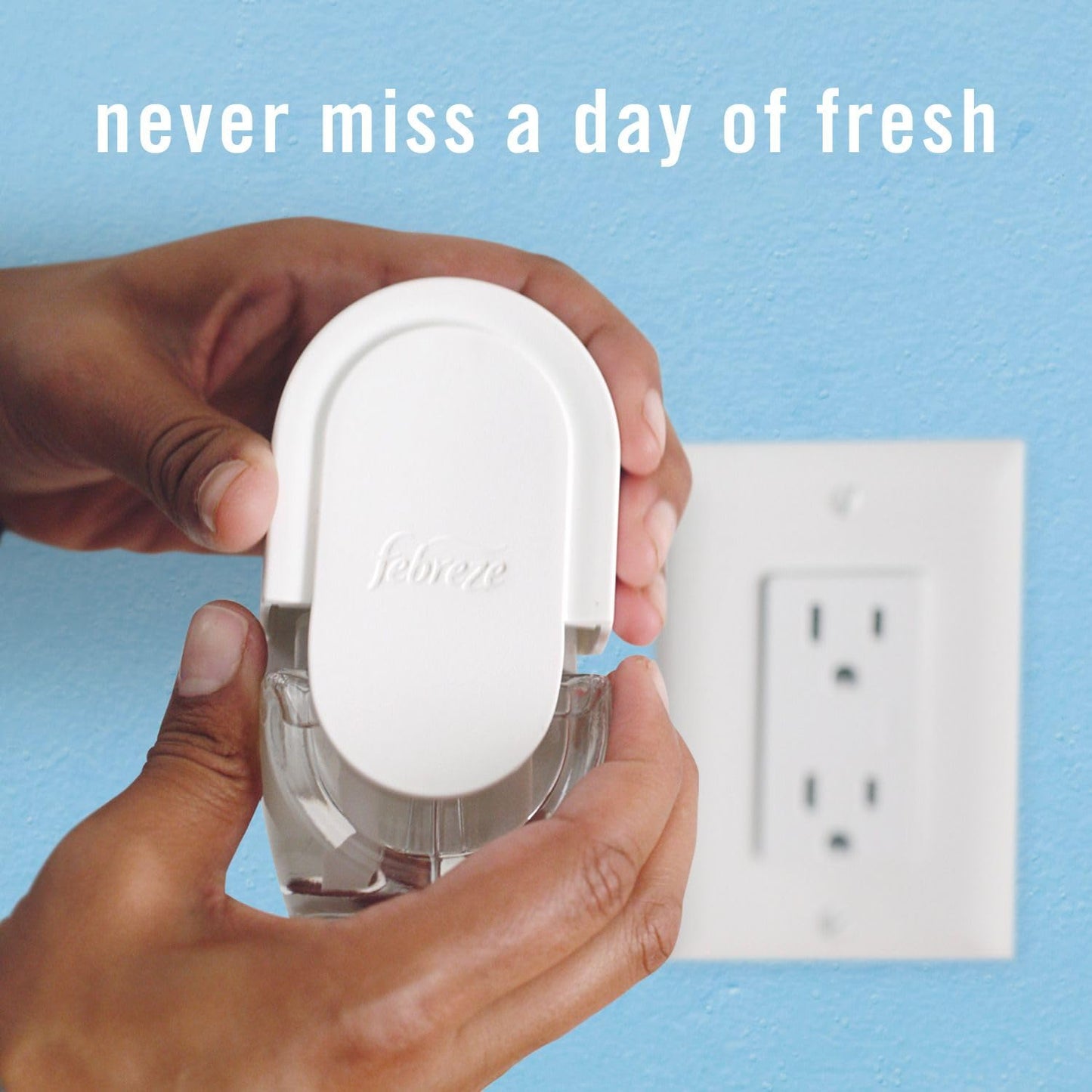 Febreze Plug In Air Freshener, Odor-Fighting Scented Oil Starter Kit for Home, Bathroom and Kitchen, Long Lasting for Strong Odors, Gain Original Scent, Warmer + 4 Refill 🍁 All In One Marketplace Canada