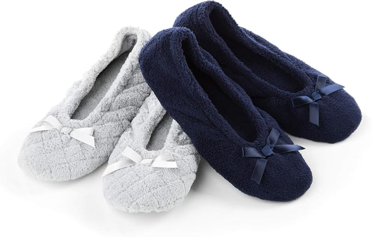 isotoner Women's 2 Pack Ballerina Slipper Quilted and Solid Ballet Flat, Light Grey Quilted, Navy Blue Solid, 9.5-10.5 🍁 All In One Marketplace Canada