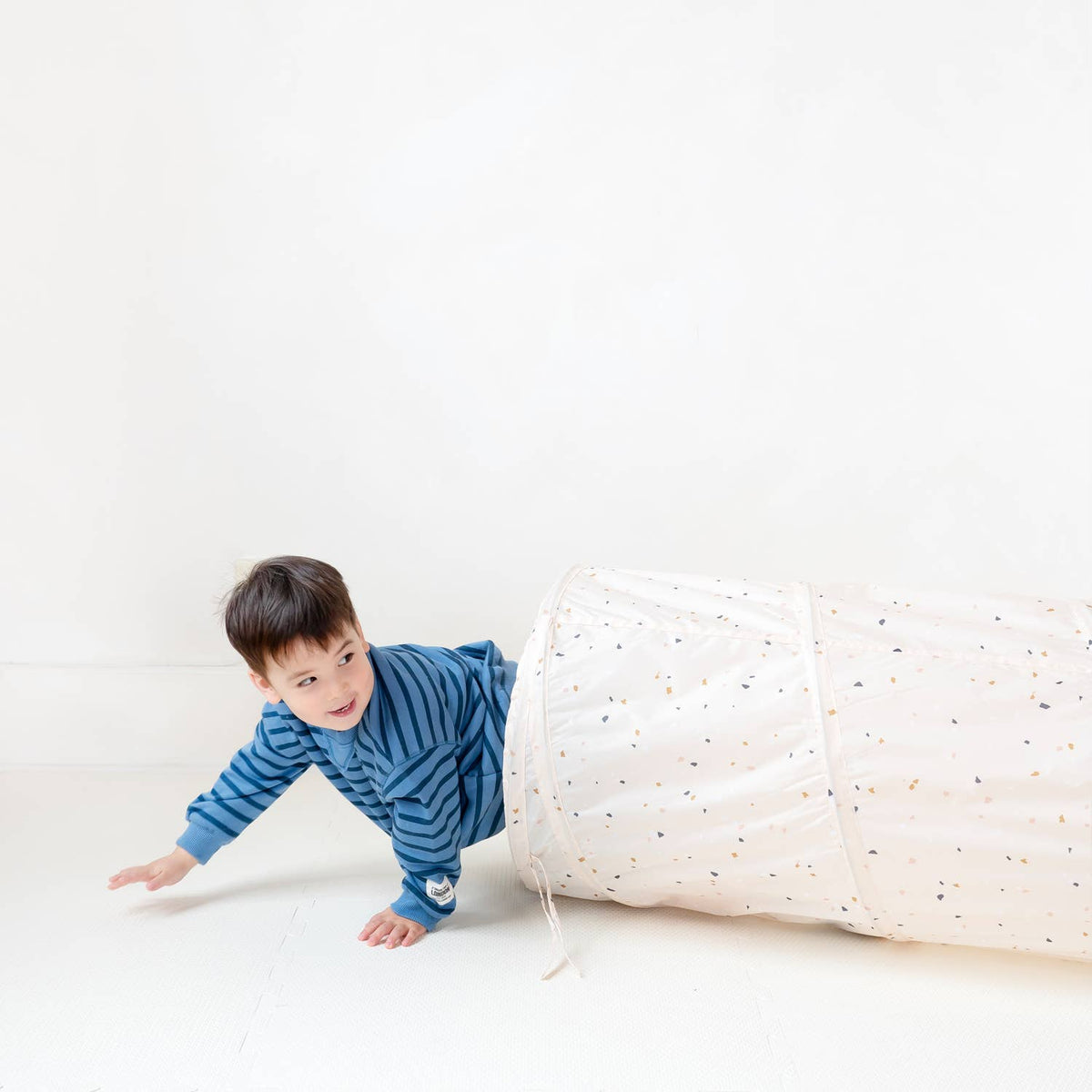 3 Sprouts - Play Tunnel with Eco-Friendly Recycled Fabric: Blueberry Ivory - Ages 3+