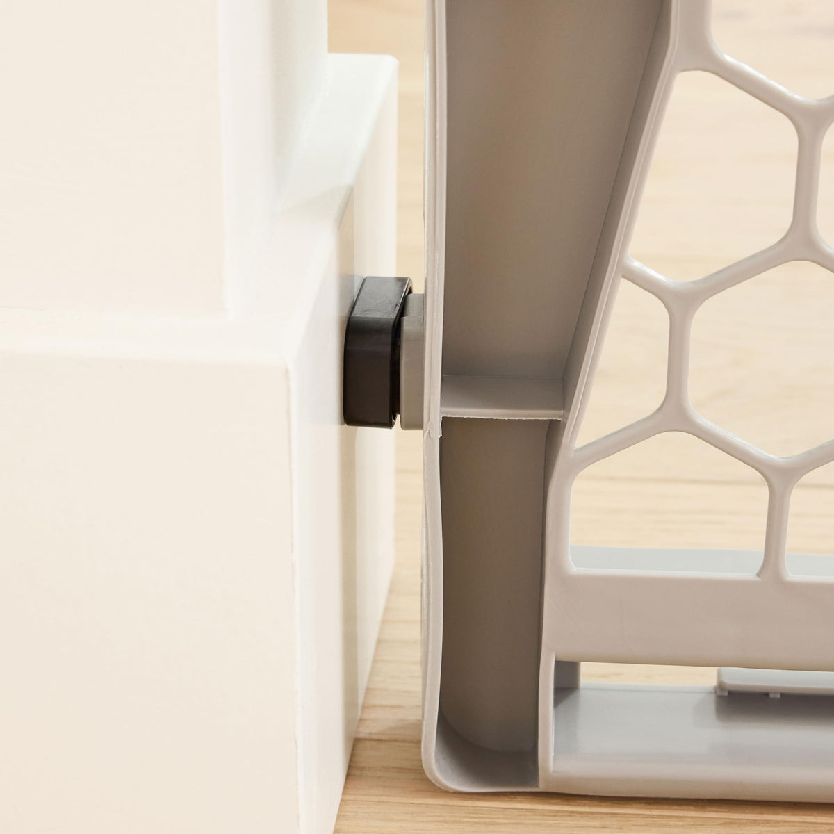 Regalo Easy Fit Plastic Adjustable Extra Wide Baby Gate, Award Winning Brand, 23 Inches Tall, Fits Openings Between 28 to 42 Inches, Pressure Mounted 🍁 All In One Marketplace Canada
