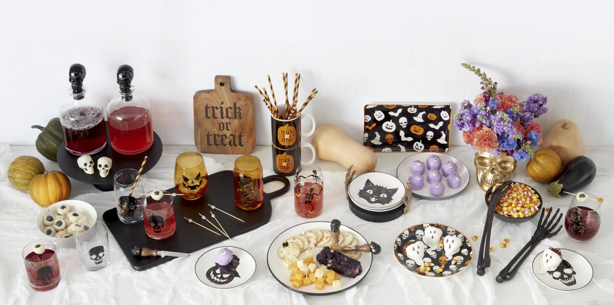 Oneida Serveware, Trick-or-Treat Cheese Board, Made of Acacia Wood, Cheese Server, Halloween Decor Indoor, Perfect for Halloween Party, Fall Decor for Home, Hand Wash Only (1 Piece, 9.6 x 6.8-inch)
