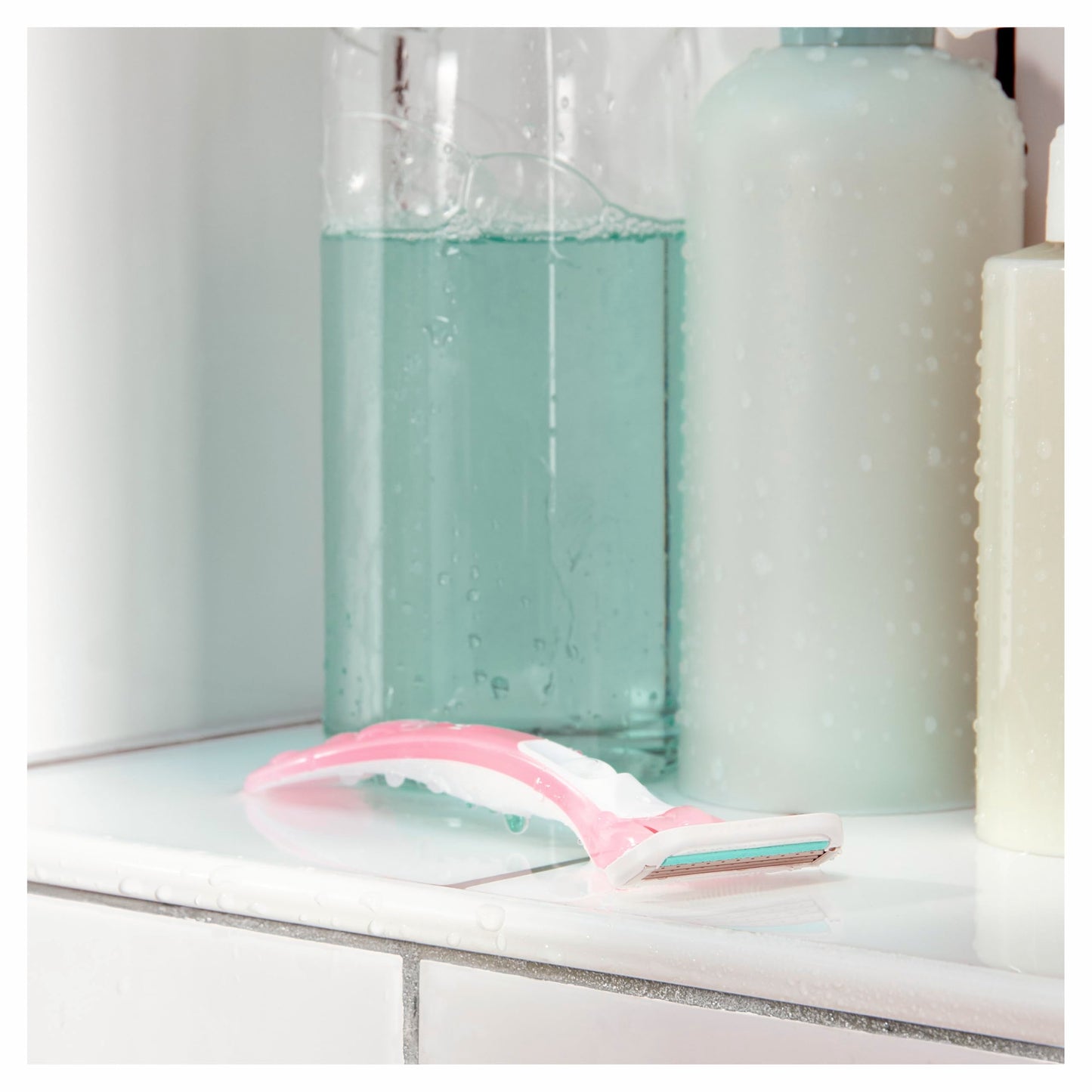 Gillette Venus Sensitive Disposable Razors for Women with Sensitive Skin, Delivers Close Shave with Comfort, 15 Count (Pack of 1) 🍁 All In One Marketplace Canada