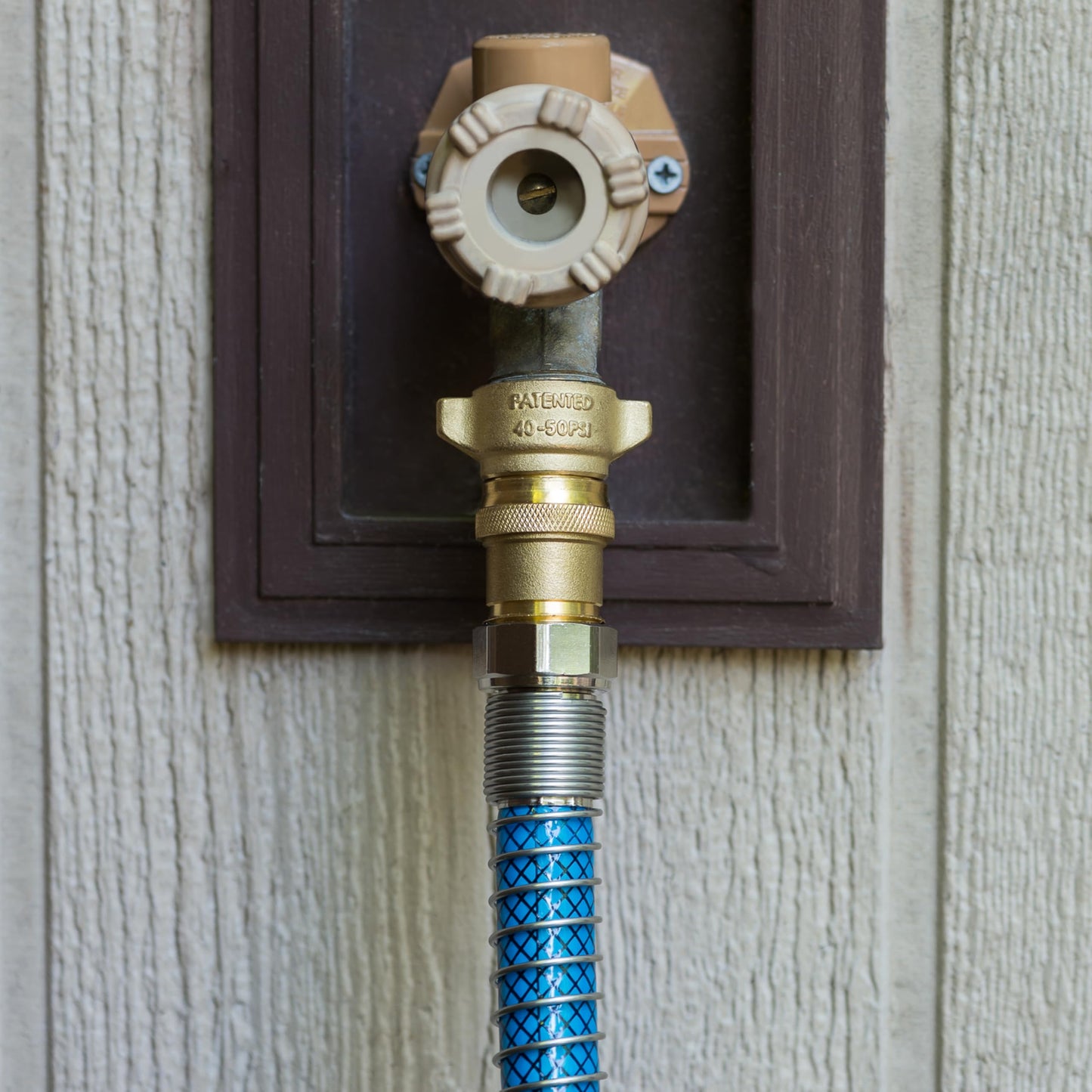 Camco Brass Camper/RV Water Pressure Regulator – Protects RV Kitchen Small Appliances, Plumbing & Hoses – Reduces RV Water Pressure to Safe & Consistent 40-50 PSI – Drinking Water Safe (40055) 🍁 All In One Marketplace Canada