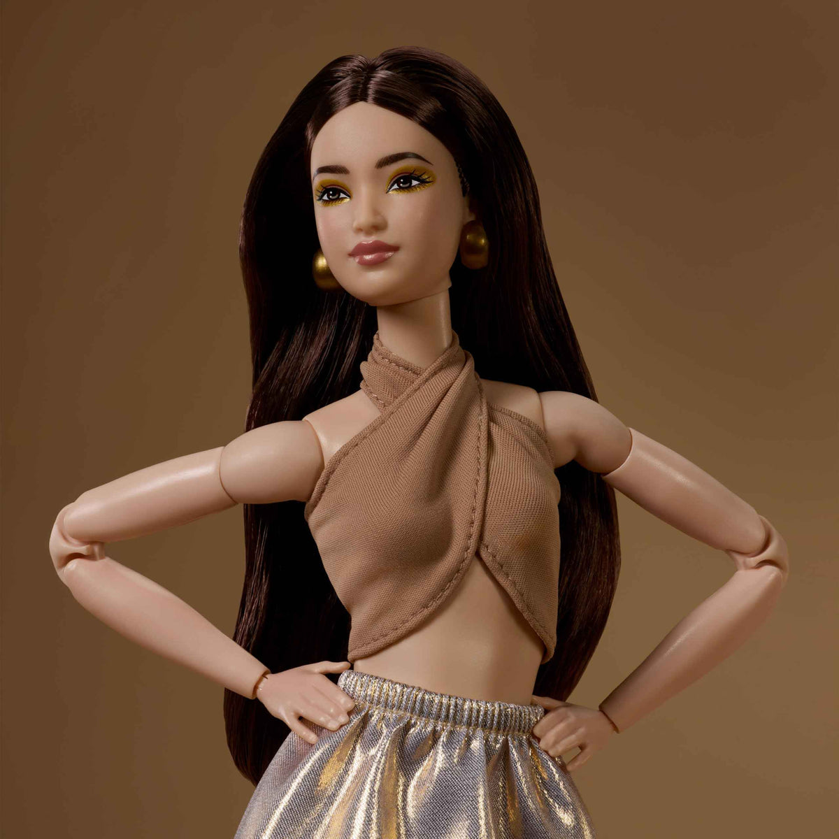 Mattel Barbie Basics Model Collector Fashion Doll 06 with Brunette Hair, Shimmery Golden Skirt & Halter, Universal-fit Fashions, Posable Body 🍁 All In One Marketplace Canada