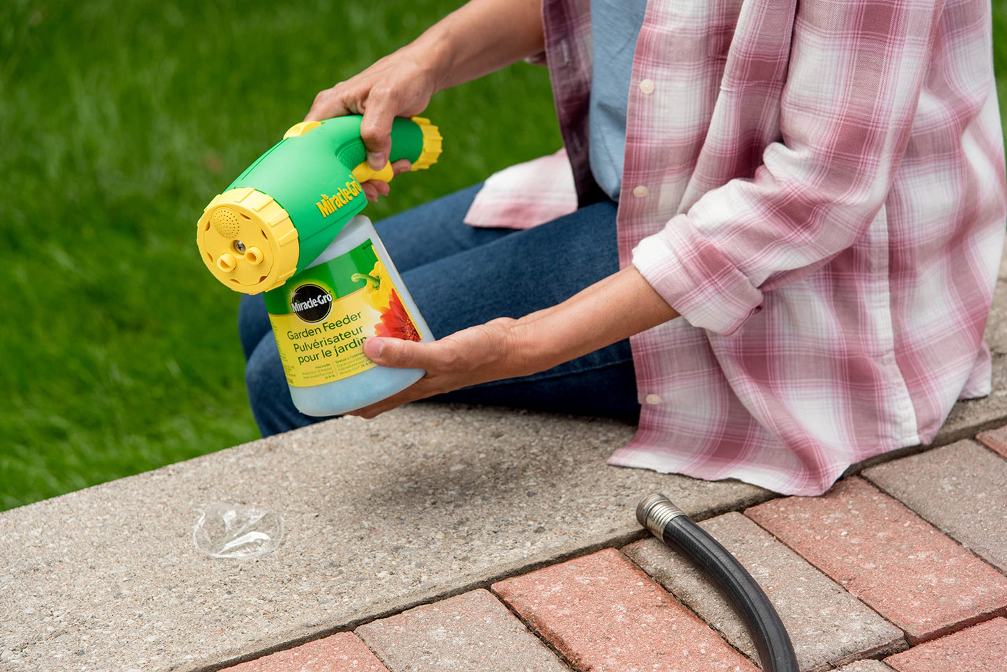 Miracle-Gro Garden Feeder Hose Attachment | Plant Food Sprayer | Easy One-Handed Hose End Fertilizer Dispenser for Outdoor Plants 🍁 All In One Marketplace Canada