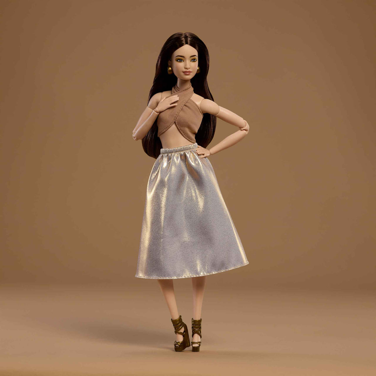 Mattel Barbie Basics Model Collector Fashion Doll 06 with Brunette Hair, Shimmery Golden Skirt & Halter, Universal-fit Fashions, Posable Body 🍁 All In One Marketplace Canada