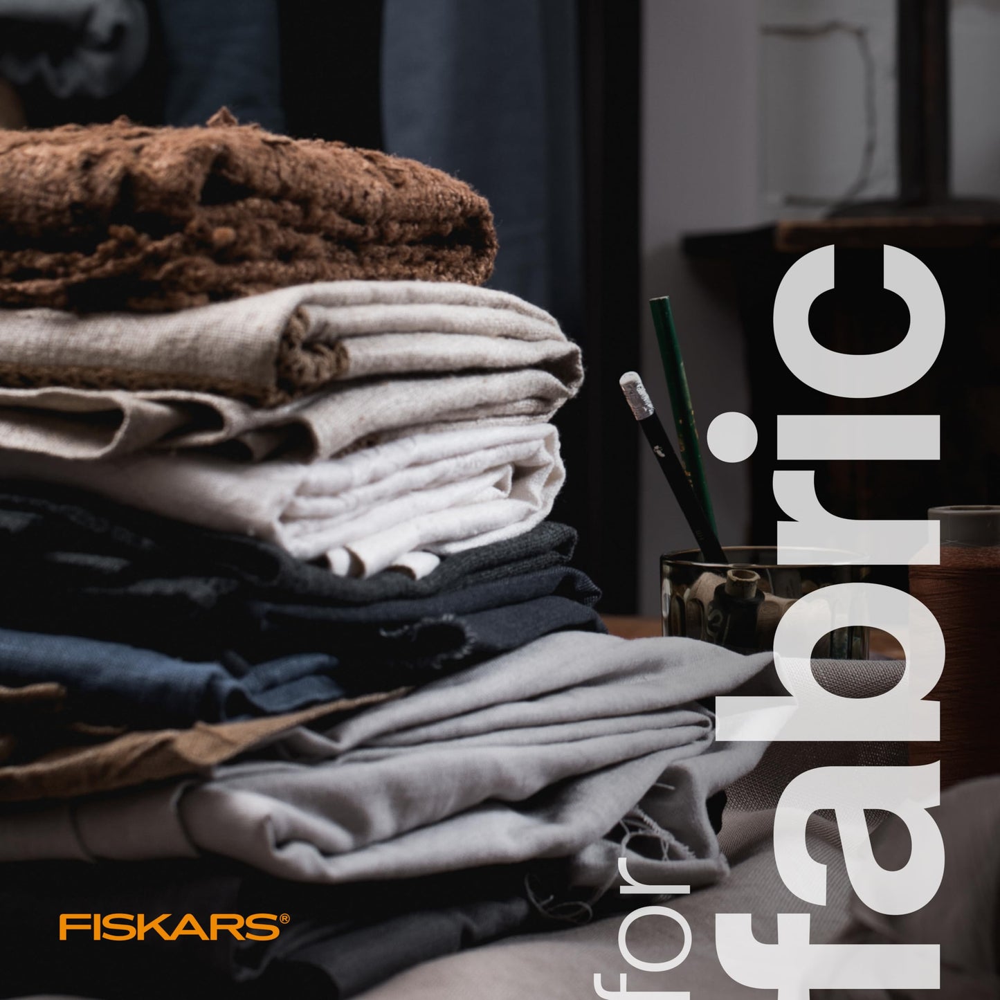 Fiskars Easy Action Fabric Scissors, Stainless Steel Blades for Precision Cuts, Spring-Assited Bent Handle 🍁 All In One Marketplace Canada