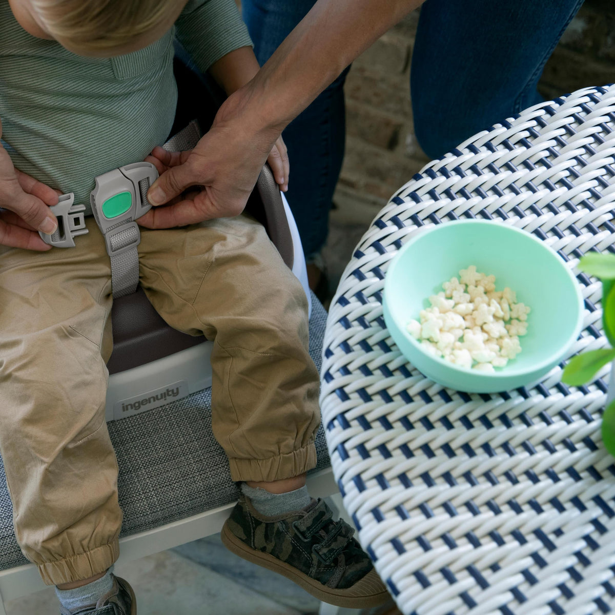 Ingenuity SmartClean Toddler Booster Seat for Kitchen Chair – Lightweight for on-the-go, Easy-Clean, 3-Point Harness Strap – Booster Seat for Dining Table, Slate 🍁 All In One Marketplace Canada