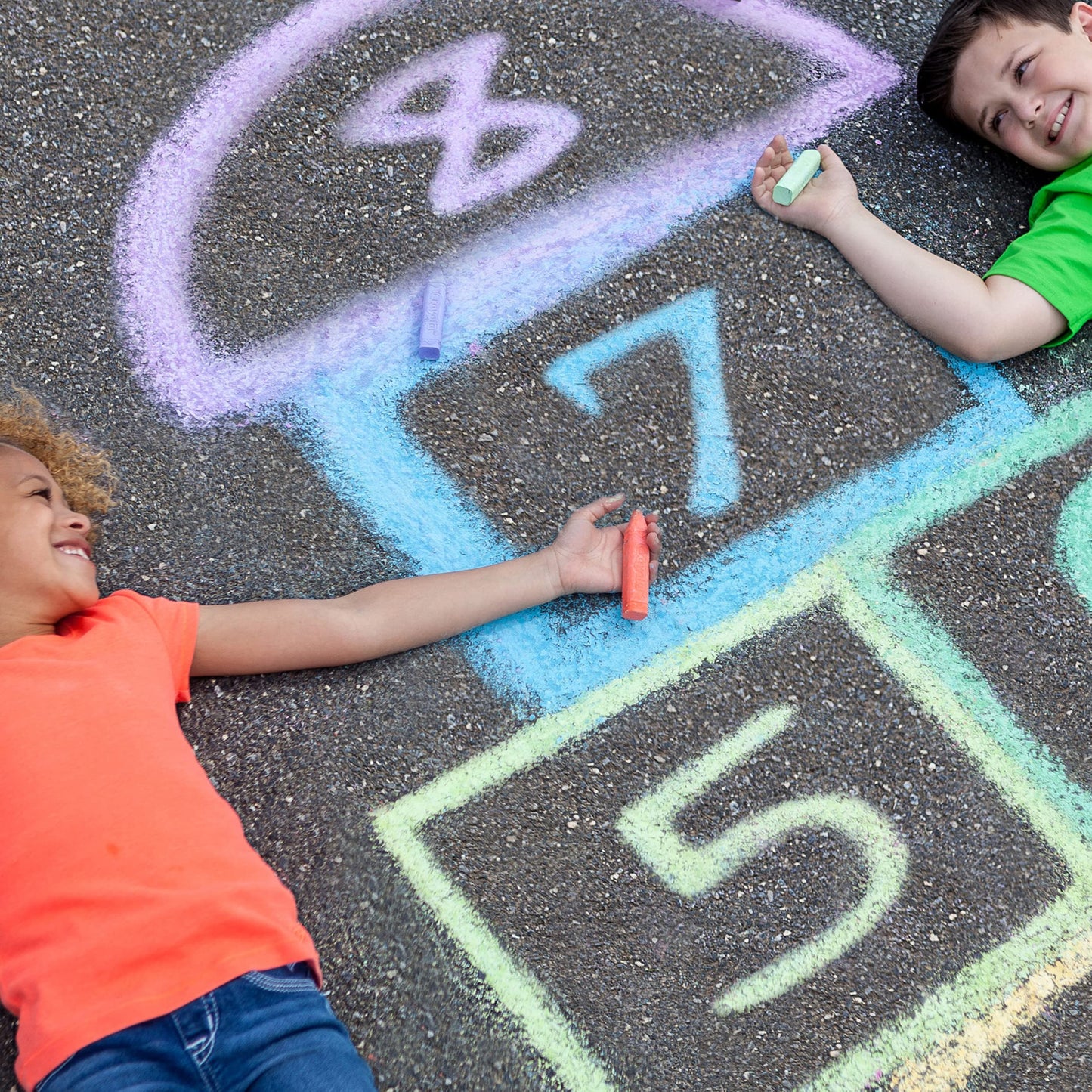 Crayola Ultimate Washable Chalk Collection (64ct), Bulk Outdoor Sidewalk Chalk for Kids, Outdoor Activities & Spring Crafts, Gifts for Kids 🍁 All In One Marketplace Canada