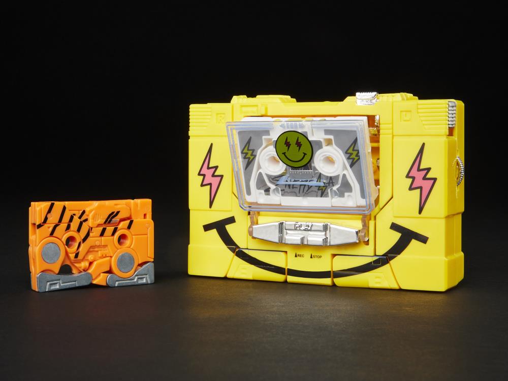 Transformers x J. Balvin Voyager J. Balvitron Exclusive Figure